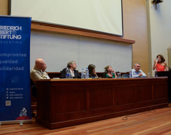 Organizado por las fundaciones Ebert, Karakachoff y el LPP se realizó un panel multisectorial que analizó los 41 años de democracia y el primero de Milei