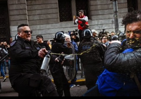 «El disenso en riesgo»: duro informe de Amnistía Internacional sobre la represión de Milei en 2024 que arrojó más de 1100 heridos, 33 impactos faciales y 73 criminalizados