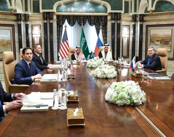 Comenzaron las conversaciones en Arabia Saudita entre Rusia y EEUU para poner fin a la guerra en Ucrania