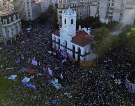 Miles se movilizaron contra Milei en defensa de la diversidad