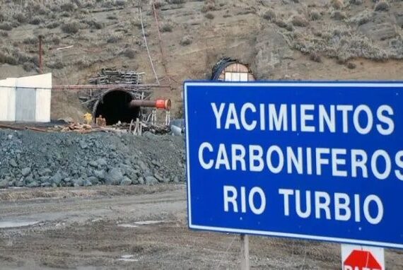 Tras reeditar relaciones carnales con EEUU, Javier Milei firmó un decreto para convertir a Yacimiento Carbonífero de Río Turbio en sociedad anónima, paso previo a su privatización