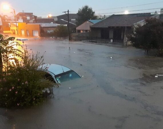 Kicillof destacó el trabajo conjunto con Nación en las trágicas inundaciones de Bahía Blanca que hasta ahora dejaron seis muertos