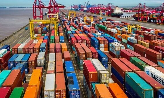 Avanza el industricidio: crecimiento insólito de importaciones y hasta llega leche de Uruguay y fideos desde Albania