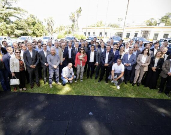 Kicillof firmó junto a más de 100 intendentes el Fondo de Fortalecimiento de Seguridad y volvió a reclamar $750 mil millones destinados a reforzar la seguridad que quitó Milei