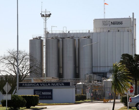 Ola de despidos en la alimentación: Nestlé desafectó trabajadores en plena madrugada y Vicentin continúa sin pagar salarios