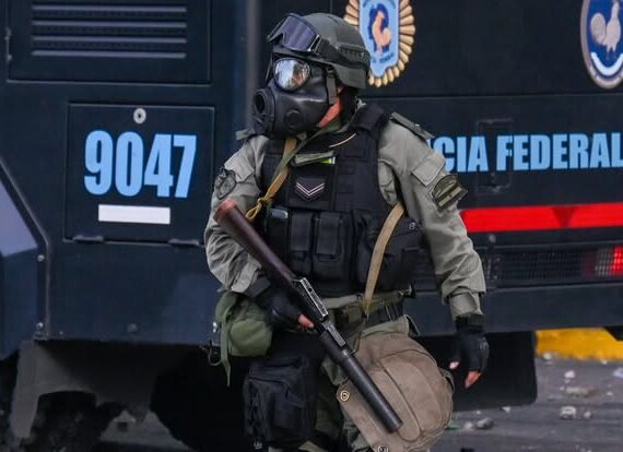Por orden de Karina Milei el secretario de Cutura Cifelli echó al fotógrafo que retrató al gendarme que tiró a matar a Pablo Grillo