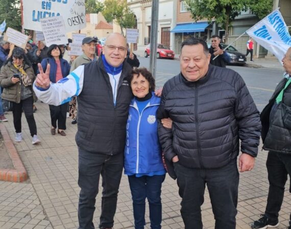 La CGT Regional Morón-Hurlingham-Ituzaingó marchó con jubilados por sus justos reclamos en la Plaza San Martín de Morón