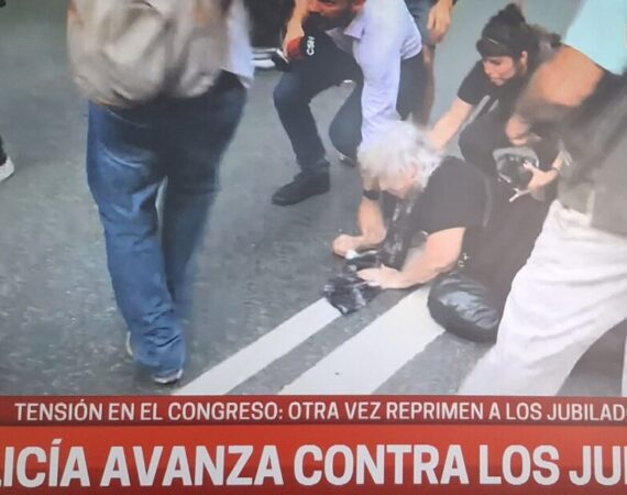 Otro millonario operativo represivo en medio del peor ajuste para pegar a jubilados, curas y otros manifestantes que se movilizan por haberes dignos y devolución de medicamentos