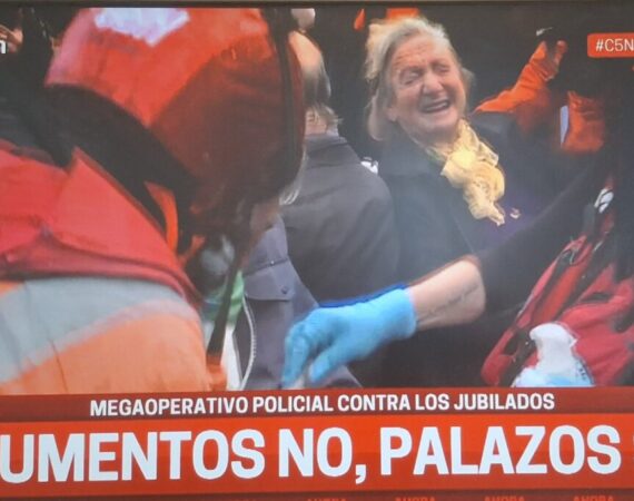 ¿A nadie indigna la escalada represiva?: 14 detenidos y más de 80 heridos en la marcha de jubilados frente al Congreso