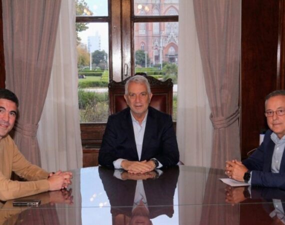 La Plata: el intendente Alak anunció un aumento salarial del 7% para empleados municipales 