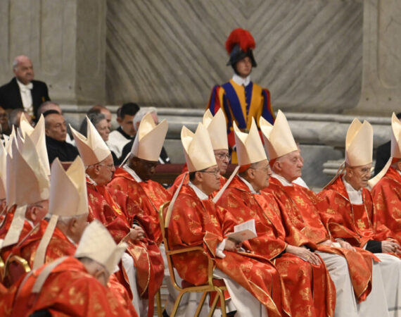 La Iglesia Católica inicia un cónclave difícil y con muchos candidatos para suceder al papa Francisco