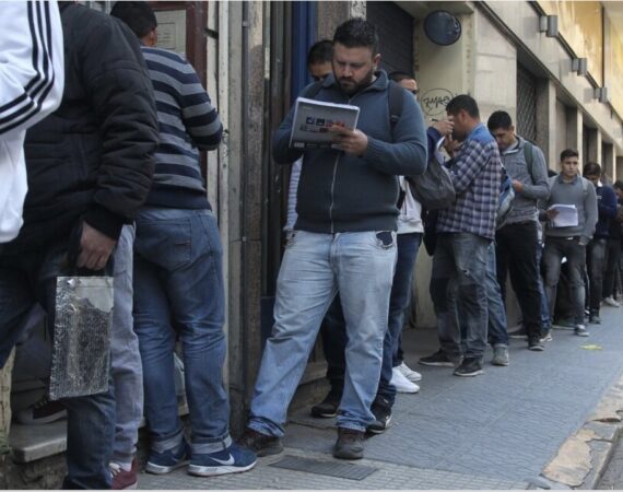 Se deteriora el mercado laboral: retrocede la formalidad, se pierden miles de puestos de trabajo, crece el cuentapropismo y se deprimen los ingresos de los trabajdaores