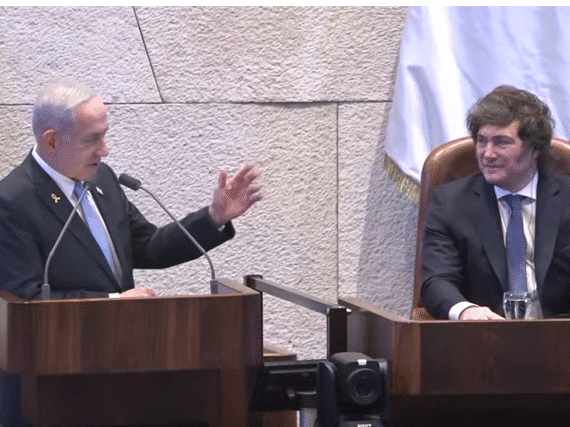 Milei sigue dejando en ridículo a la Argentina, abraza a Netanyahu y recibe otro premio de plástico: “Israel es nuestro socio estratégico más importante, junto con Estados Unidos”