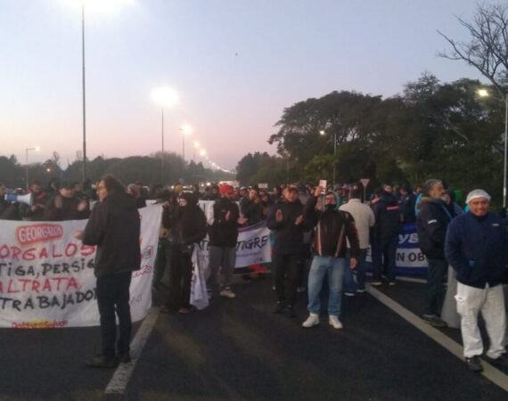 Despidos en Georgalos: trabajadores cortan Panamericana 