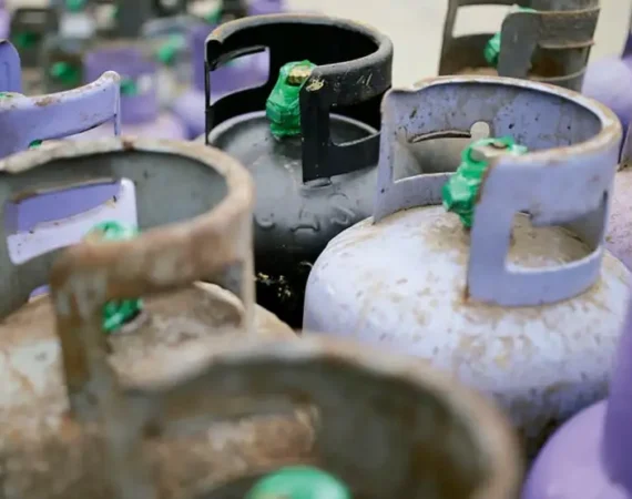 Una medida miserable en plena ola polar que afecta a los que menos tienen y a los millones que no gozan de gas natural: el Gobierno deja de regular el precio y commercialización de las garrafas