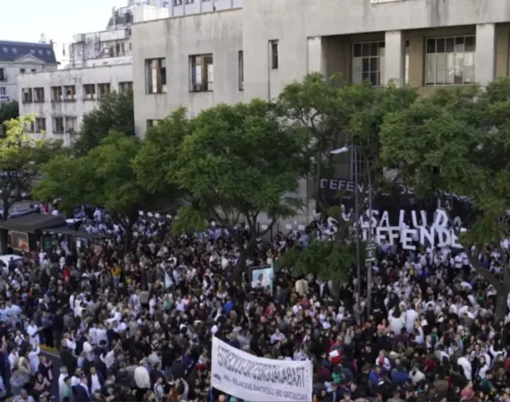 Contra el arancelamiento del Hospital de Clìnicas: trabajores de la salud, docentes y estudiantes se movilizan este mièrcoles en defensa de la salud y la educación pública