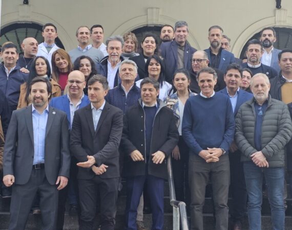 Morón: Kicillof inauguró una nueva escuela, el aula 1300 de su gestión y entregó equipamiento de salud junto a Katopodis y Lucas Ghi