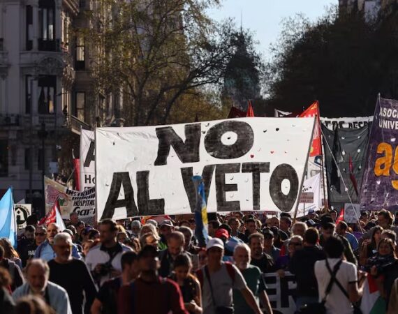 La motosierra no para: el Gobierno recortó $170.000 millones a las universidades y a las provincias y solo repartió de manera discrecional $12.500 a cuatro gobernadores aliados