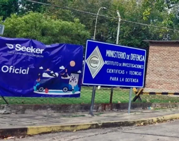 El Estado es el gran negocio de los libertarios: Luis Petri fue denunciado por alquilar un predio del Ministerio de Defensa como «parking» de un recital de rock