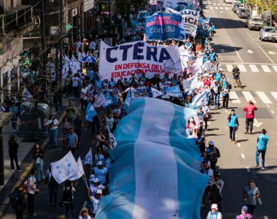 Masivo paro docente en varios puntos del país y gran movilización al Pizzurno en defensa de la educación pública y el salario