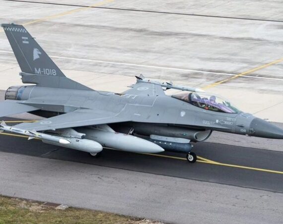 Circo sin pan: El Gobierno recibirá los primeros aviones de combate F-16 adquiridos por USD 650 millones que realizarán vuelos rasante sobre Casa Rosada