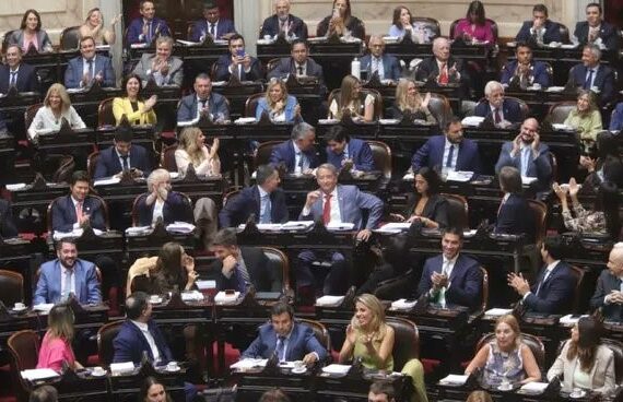 No olvidar: estos son los diputados «libertarios», radicales, macristas, del MID y de bloques provinciales que votaron a favor del dramático retroceso de derechos para los trabajadores