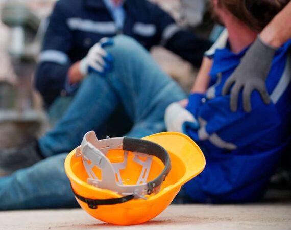 Reforma laboral precarizadora: los trabajadores dejarán de cobrar el 100% de sus salarios cada vez que se enfermen y las horas de trabajo y vacaciones las definirá la patronal